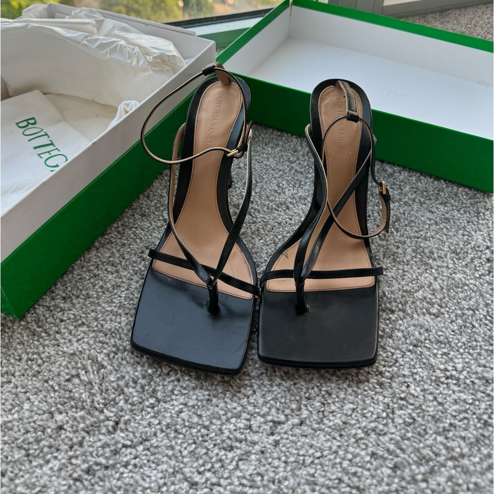 BOTTEGA HEELS IN GOOD CONDITION! Comes with box and dust bag!